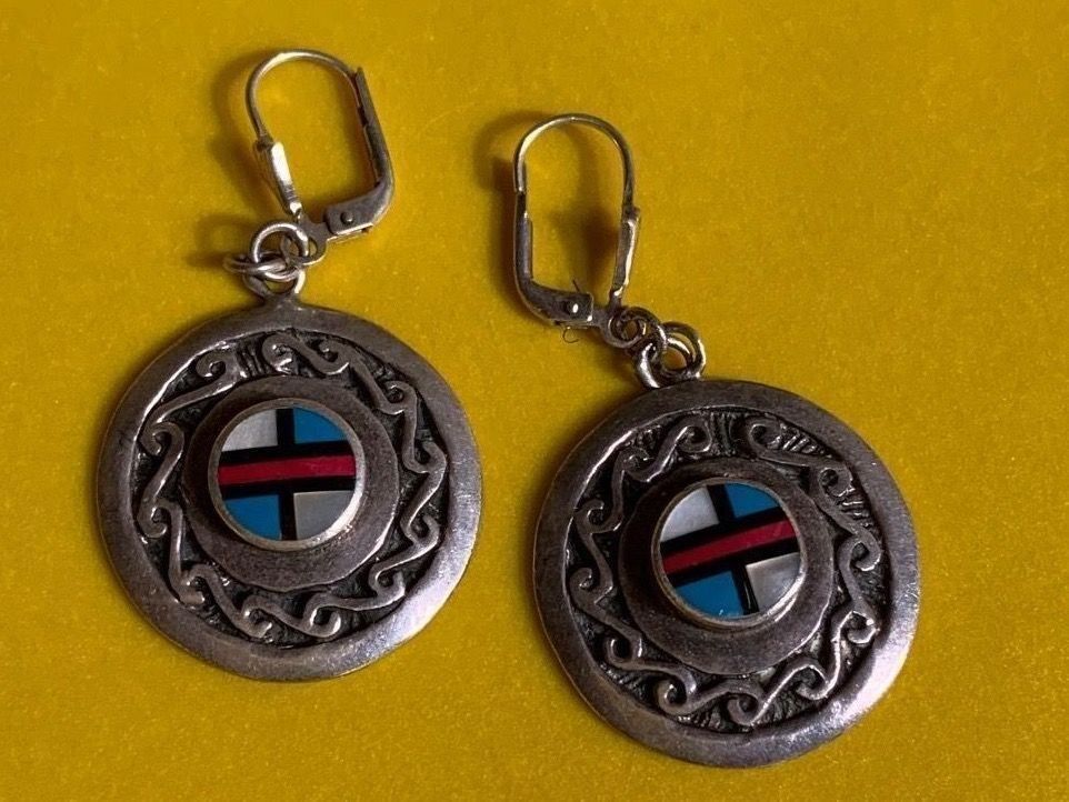 Ohrringe & -stecker: Ohrenringe rund silber/blau/rot/perlmut – Gebraucht aus Dittingen von Bellevista