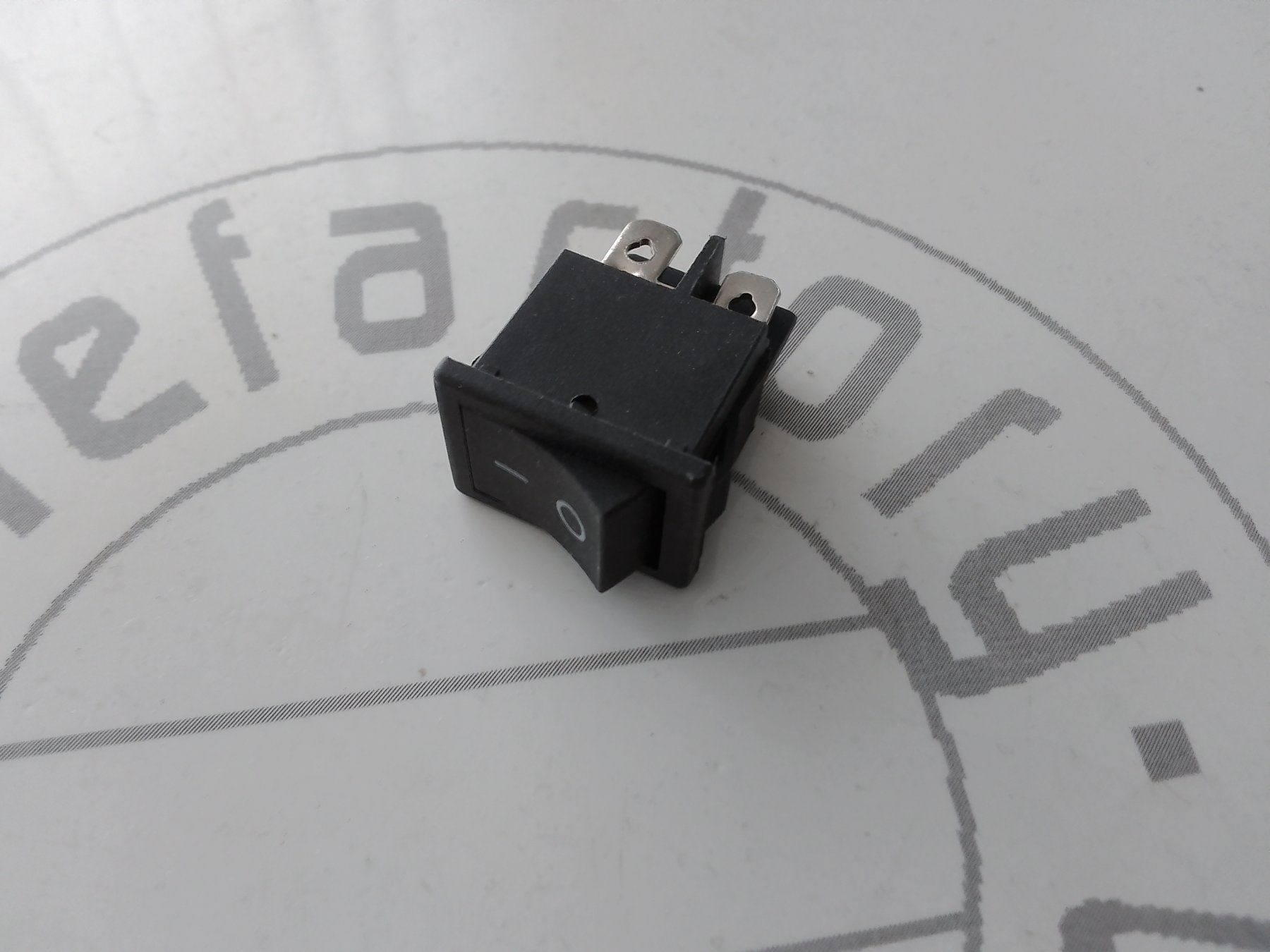 Interruttori: Wippschalter AN/AUS, schwarz, 4PIN – Nuovo (secondo la descrizione) da Luzern venduto da Salefactory