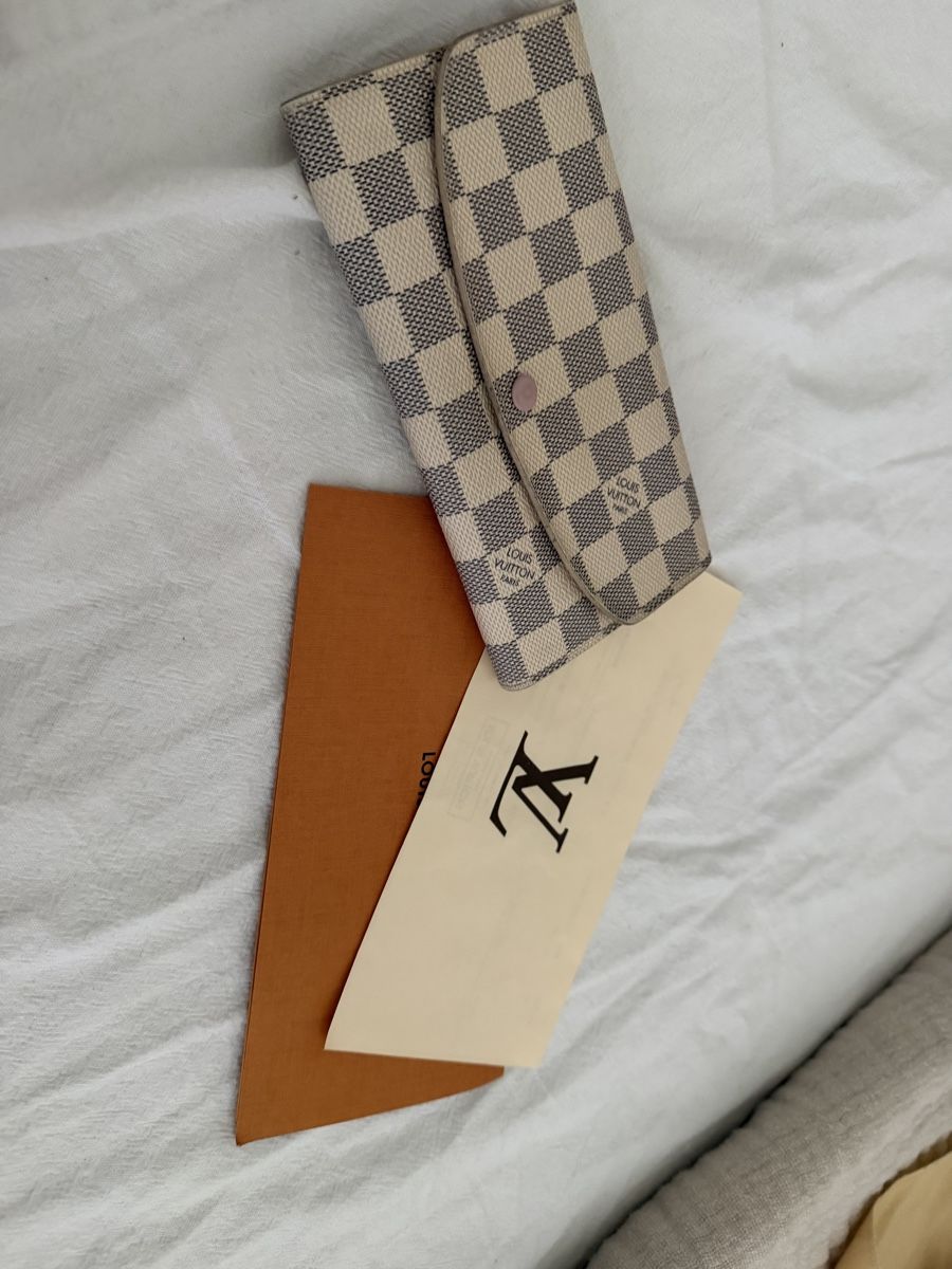Louis Vuitton Portemonnaie: Louis Vuitton Emilie Azur – Gebraucht aus Allschwil von Figidindia