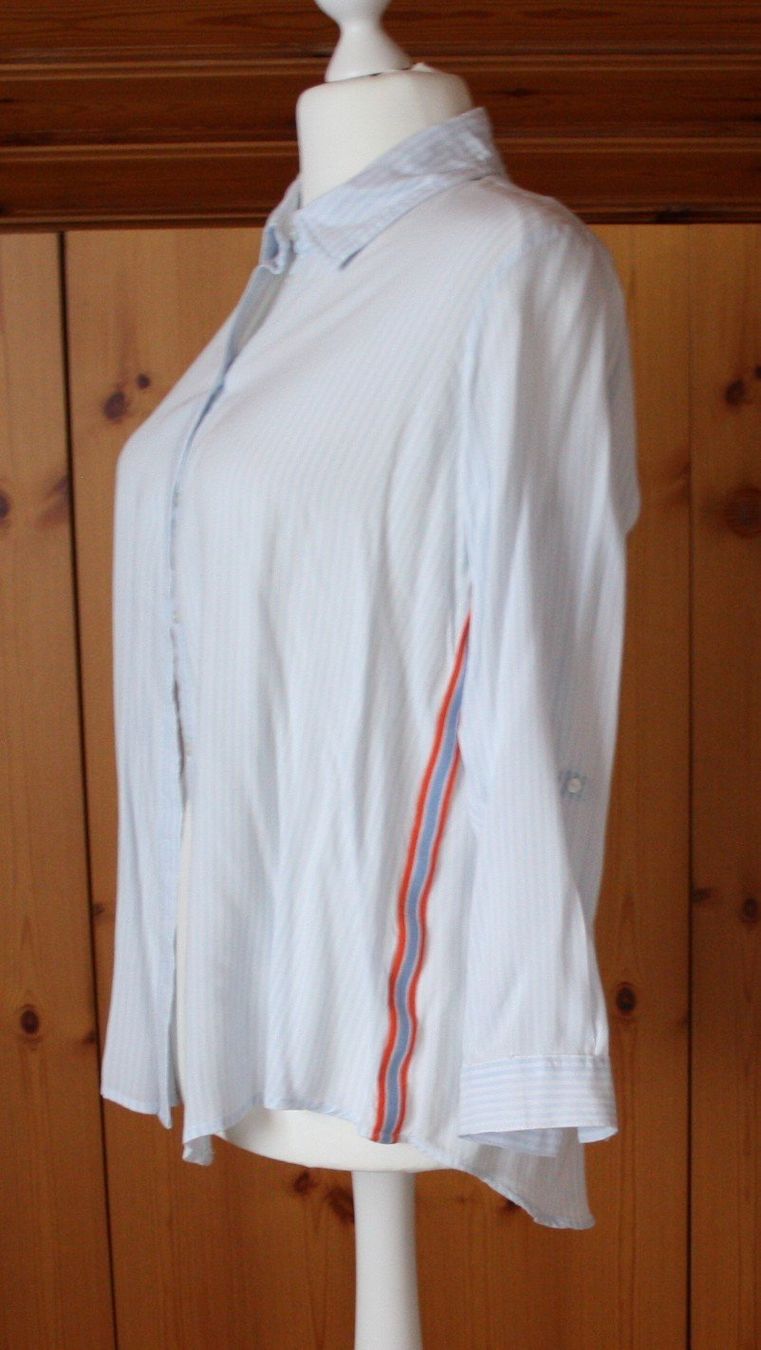 Camicette: Bluse Langarm blau - weiss Gr. L – Usato da Flüelen venduto da Diversicum-Curvy 3