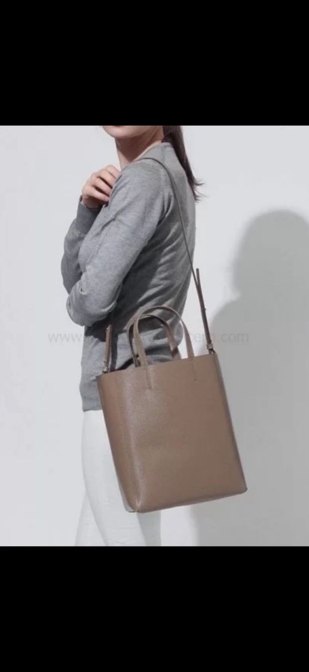 Celine Borse da donna: Celine Vertical Cabas Tote Bag - Neutral Beige Color! – Usato da Zürich venduto da Michelleanca 3