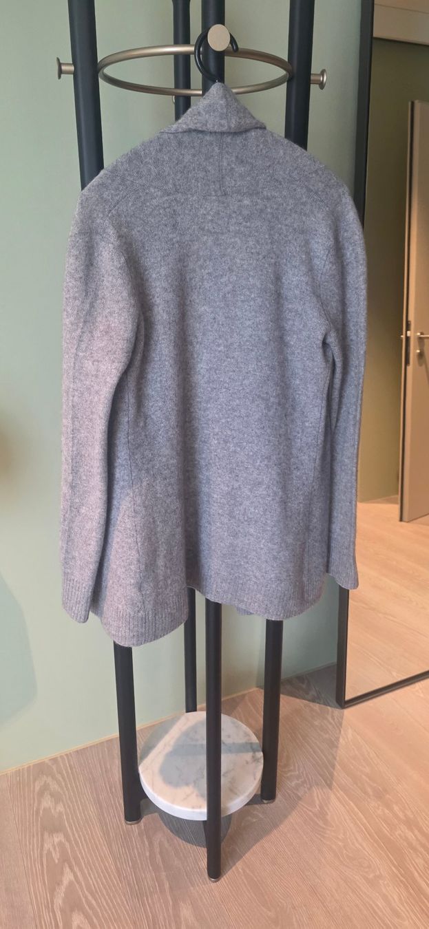 Globus Giacche: 100% Cashmere Strickjacke, grau, Grösse M Globus – Usato da Wädenswil venduto da Minerva01 2