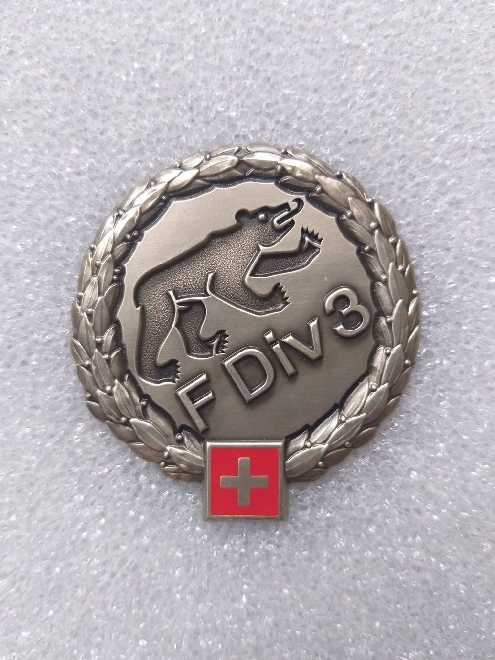 Placchette & Badge: Béretemblem Felddivision 3 Variante 1 – Nuovo (secondo la descrizione) da Bauma venduto da SwissMilitaria