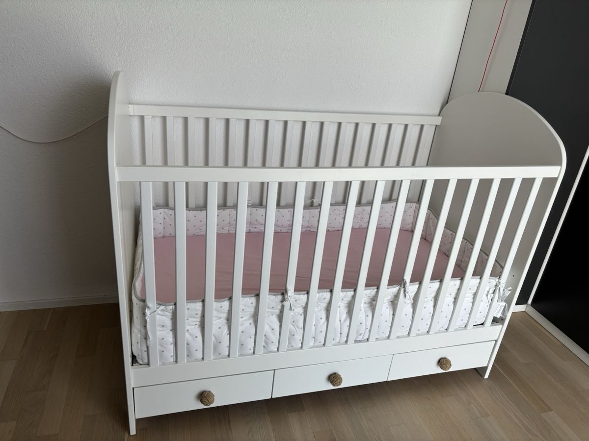 Betten: Kinderbett mit Gitter – Gebraucht aus Mettmenstetten von Croki