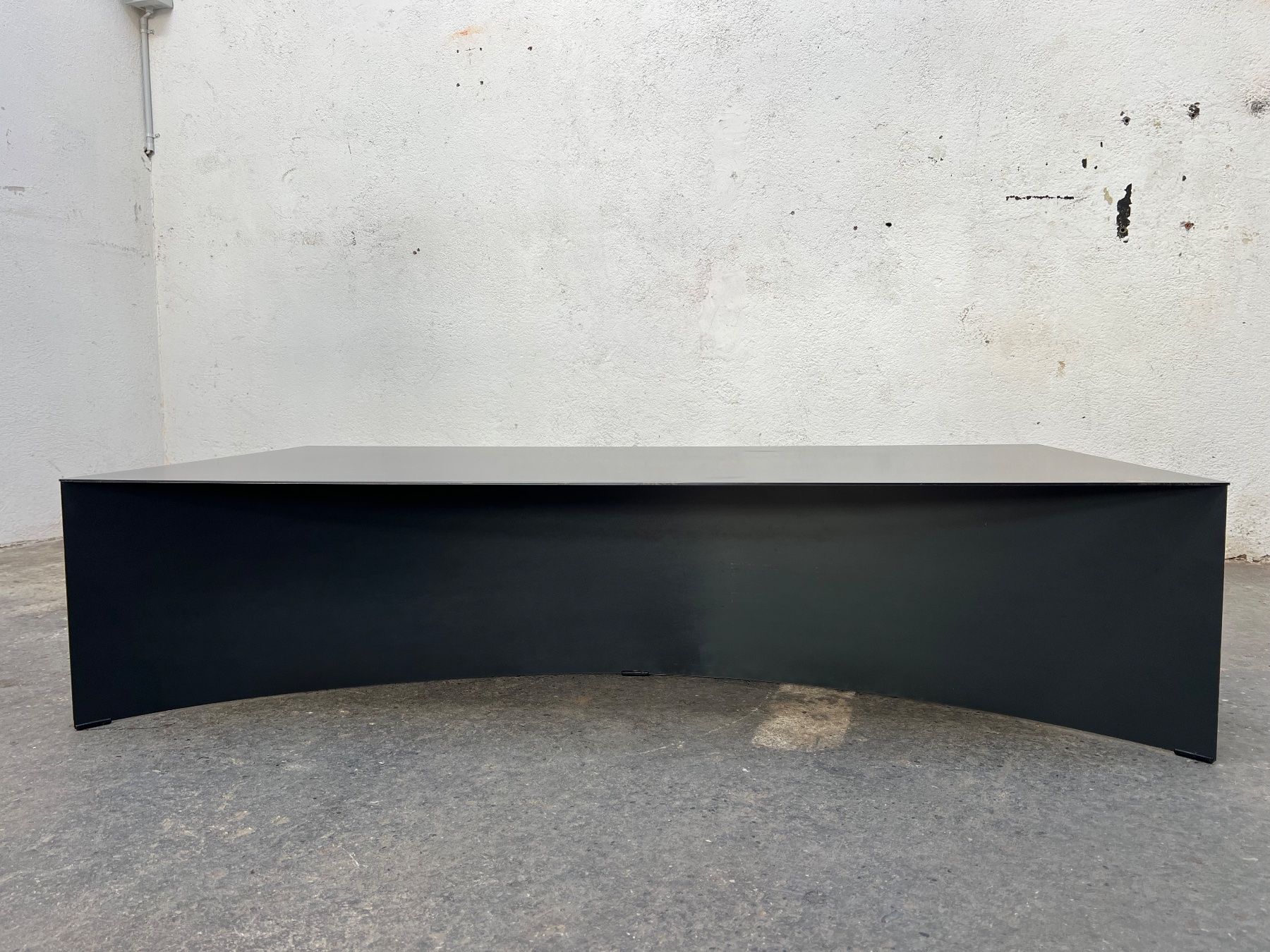 Tavoli: Table basse en acier de Guglielmo Poletti pour Desalto – Usato da Bulle venduto da ABELiAM 8