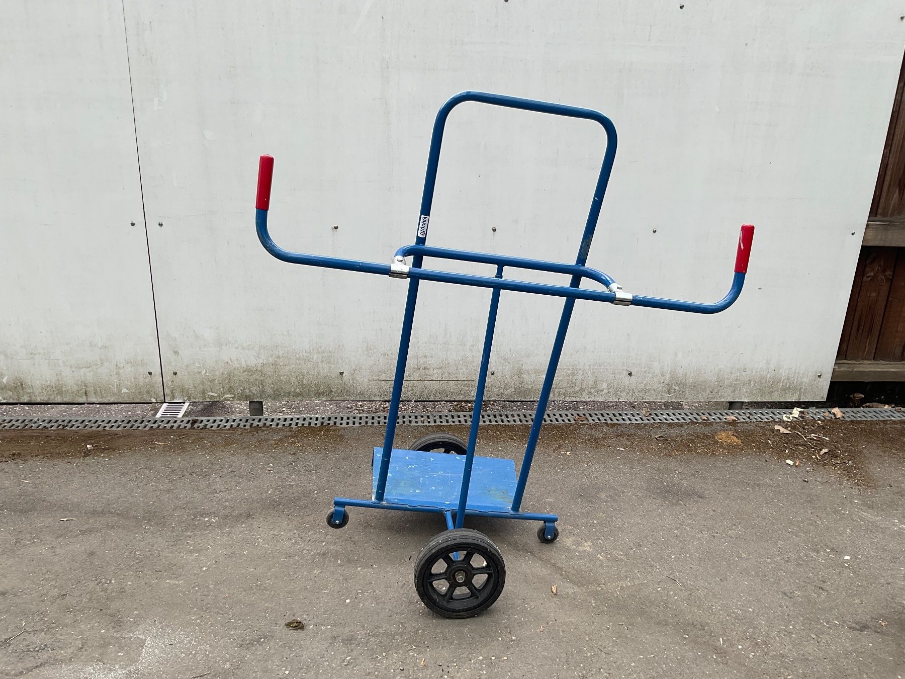 Tous les outils: Plattenwagen – D'occasion à biberist par antoniaf01