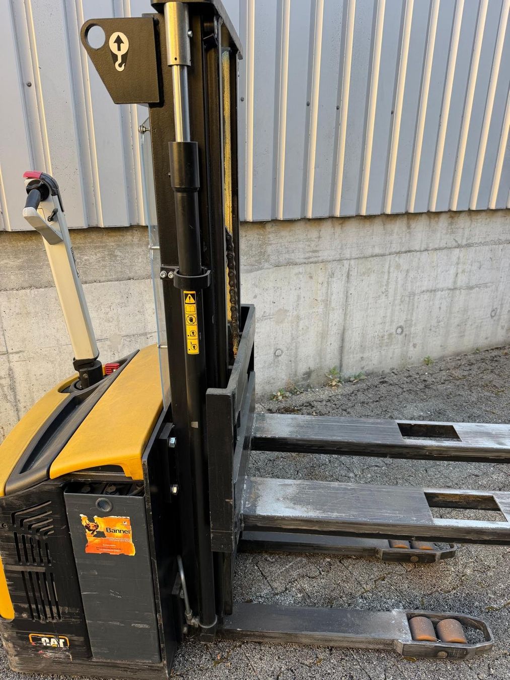 Carrelli elevatori e a forche: Deichselstapler CAT – Usato da Dintikon venduto da SIRADO