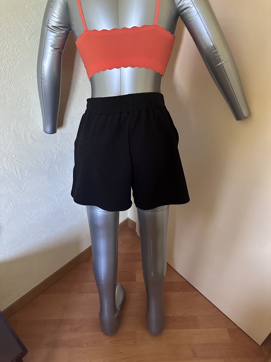 Pantalons: Short noir taille élastique M – Neuf avec emballage d'origine à Boussens par sko_9w6t 1