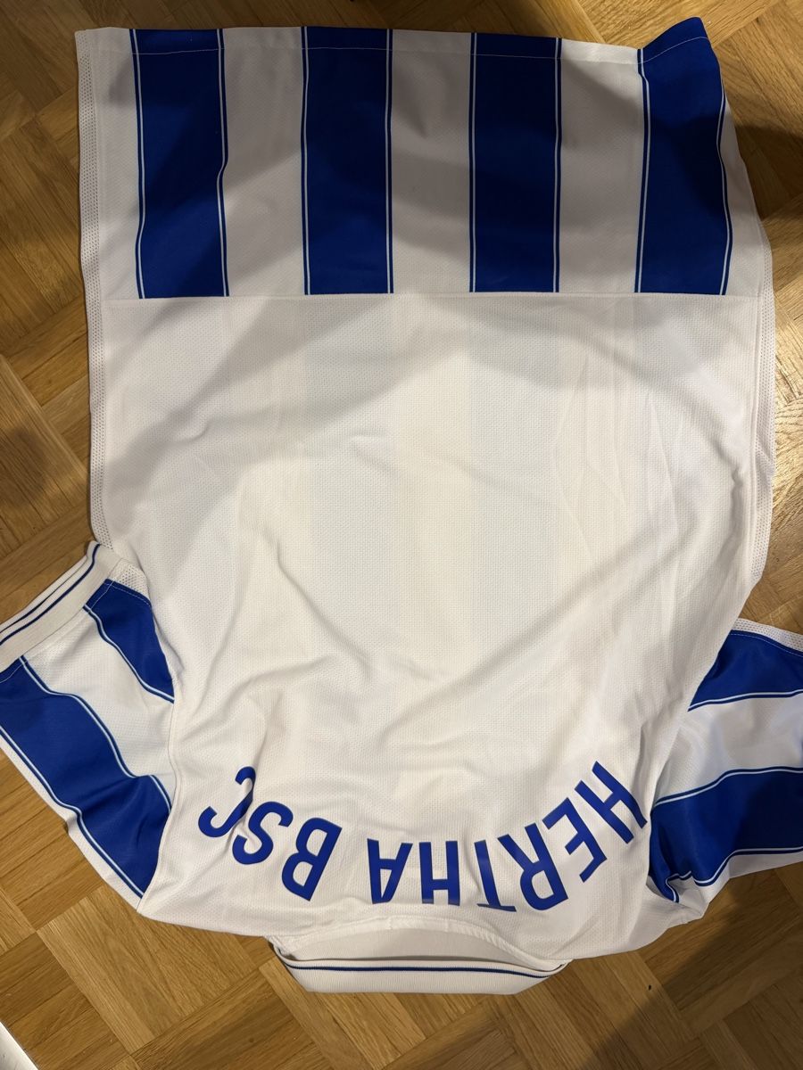 Nike Leibchen & Hosen: Hertha BSC Trikot Grösse S Nike  – Gebraucht aus Watt von SwissBlueLine 3