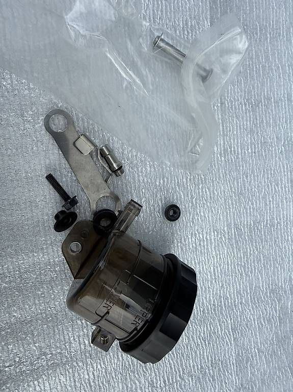 Alle Motorradersatzteile: Kawasaki Bremsflüssigkeitsbehälter – Gebraucht aus Schönenberg ZH von mic_6c6f 1