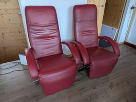 STRASSLE - np11'000.-, 2x Fauteuils Relax Cuir Bordeau, TOP