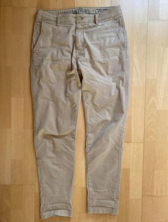 Levi’s chino pants 32