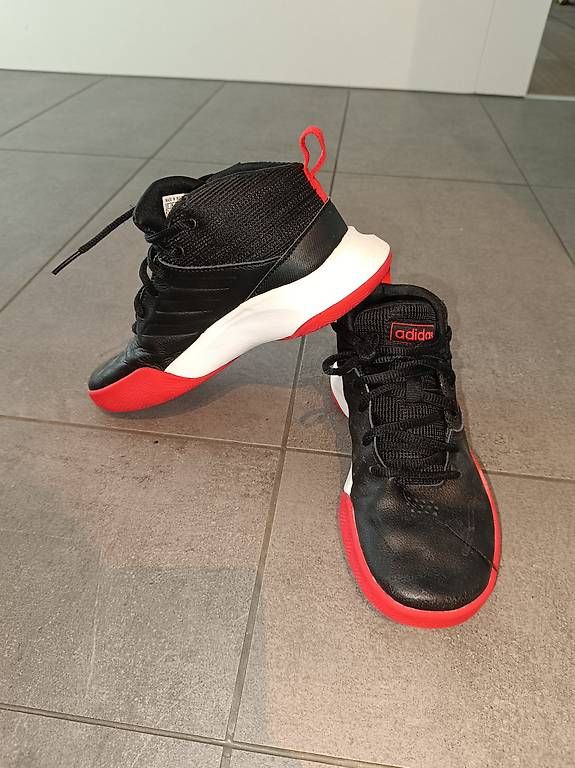 Scarpe per ragazzi: Hallenturnschuhe Grösse 34 – Usato da Utzenstorf venduto da Jassy34xx 1