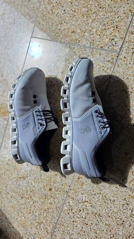Scarpe da uomo: On Schuh, wasserfest, weiss, Grösse 42.5 – Usato da Erlenbach ZH venduto da 2m 4