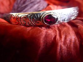 Edles  Armreif mit Granat Edelstein, 925 Silber, Vintage!