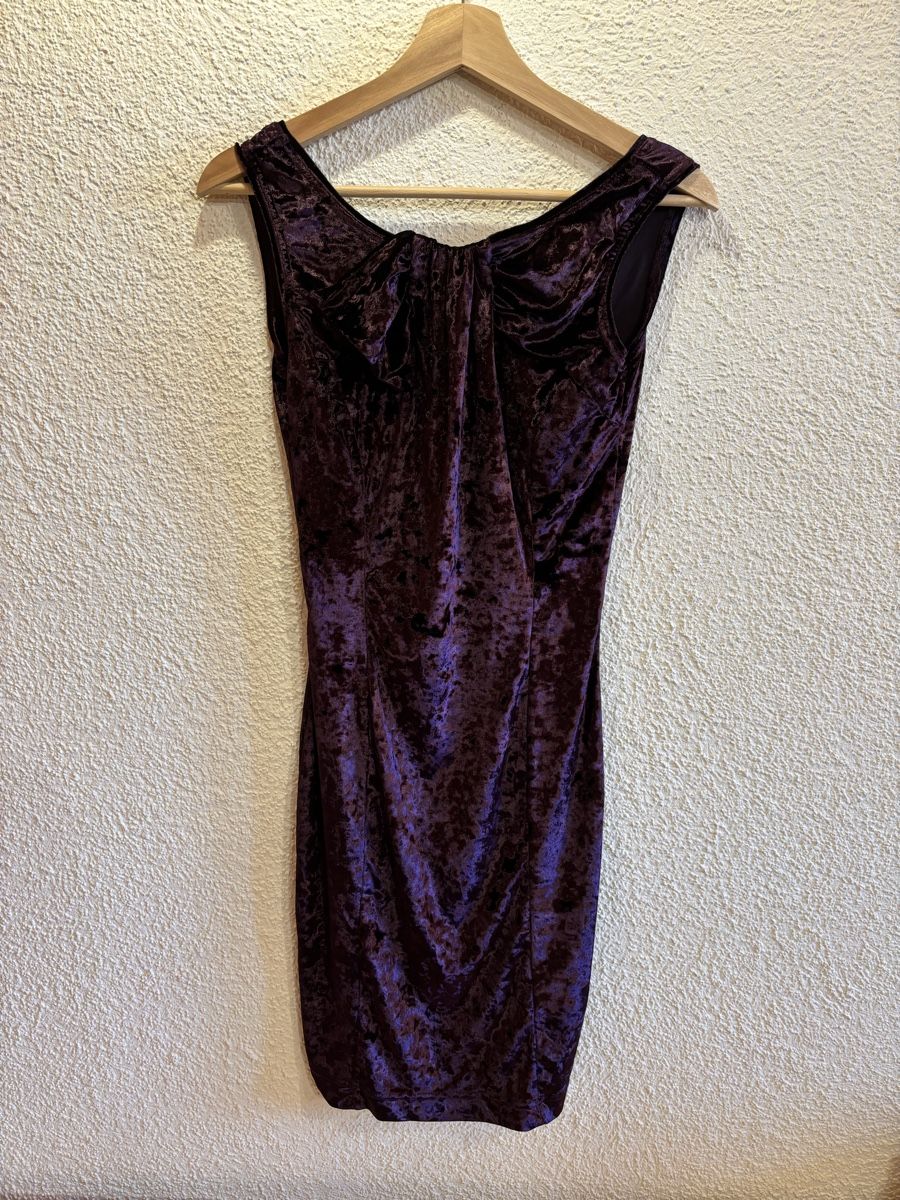 Vestiti: Enges Samtkleid, Lila, Grösse S – Usato da Alten venduto da AuntiesAtticFinds