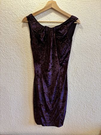 Enges Samtkleid, Lila, Grösse S