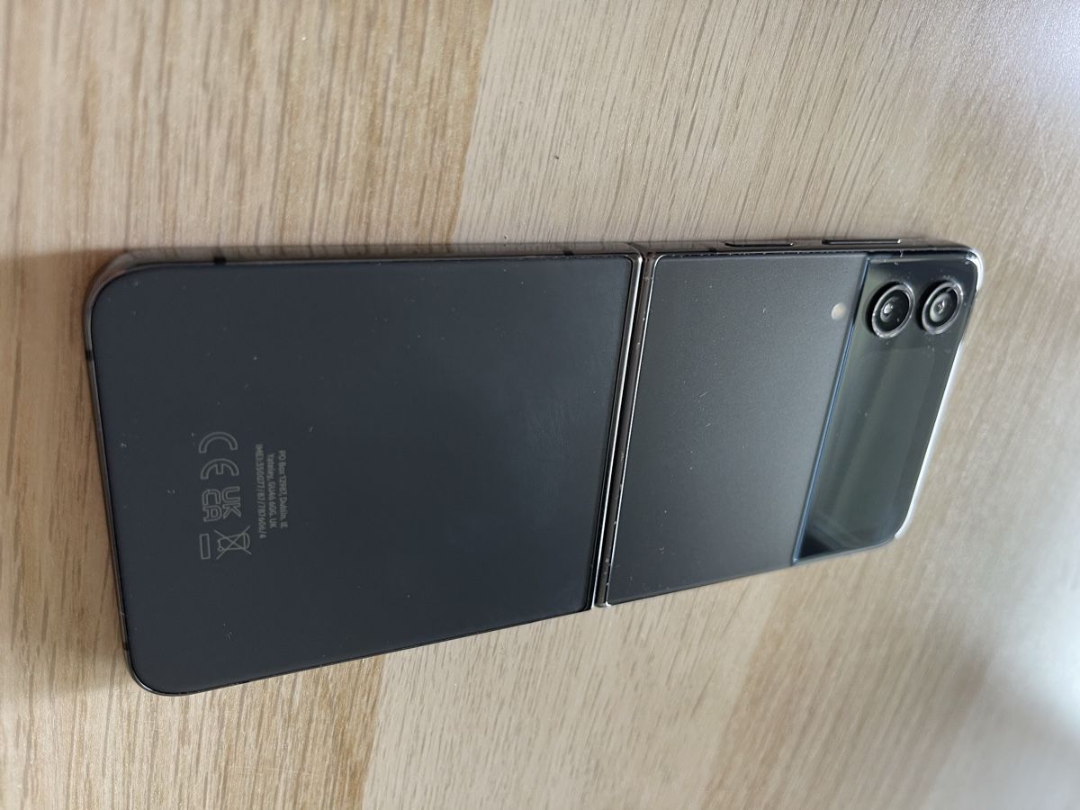 Samsung Handys / Smartphones: Samsung Zflip 4 – Gebraucht aus Biel/Bienne von ham_wf9n 4
