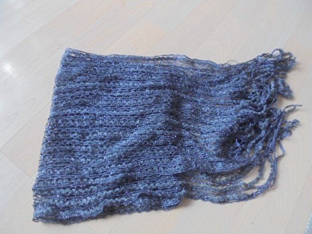 Foulard & Sciarpe: Schal Silbergrau mit Silberfaden eingewoben NEU – Nuovo (secondo la descrizione) da Hinwil venduto da Glasperlen 7