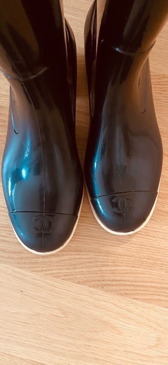 Chanel Scarpe da donna: Chanel Gummistiefel 39 aber eher 38.5 – Usato da Oberaegeri venduto da sunbay 2