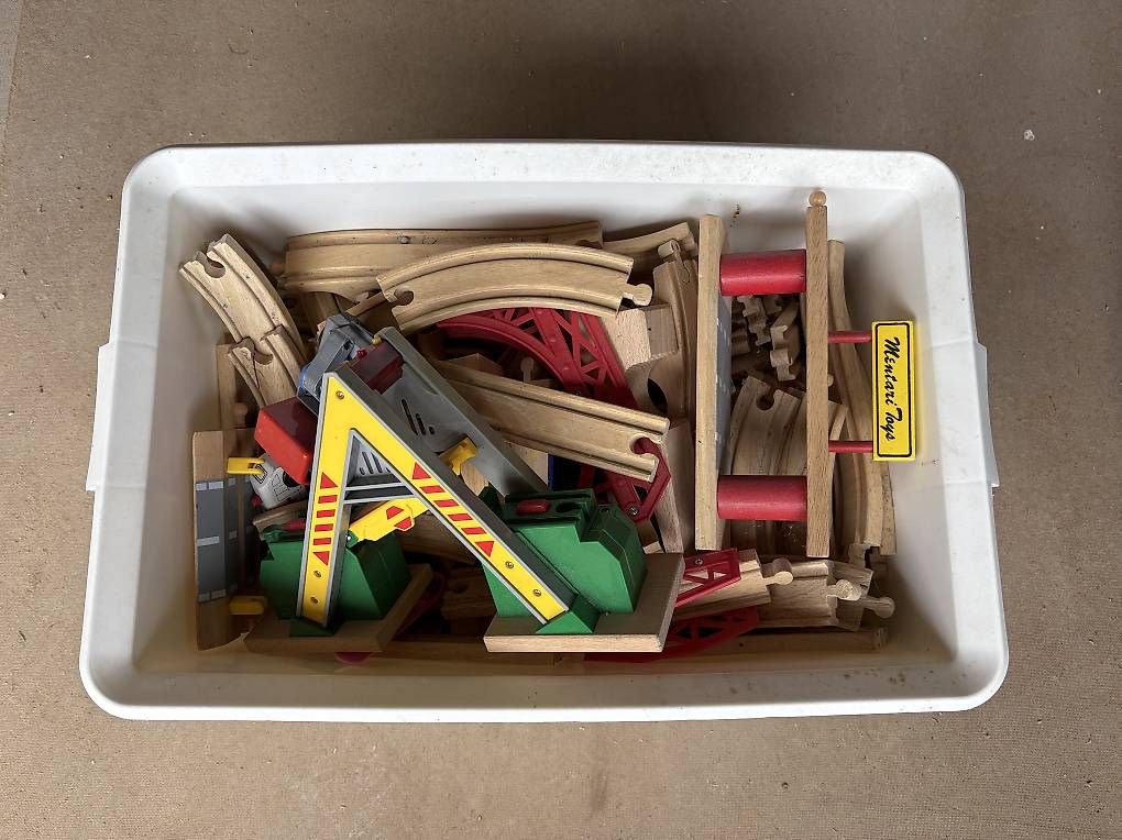 Spielzeuge: Train en bois  – Gebraucht aus Les Genevez JU von mat_9kr6