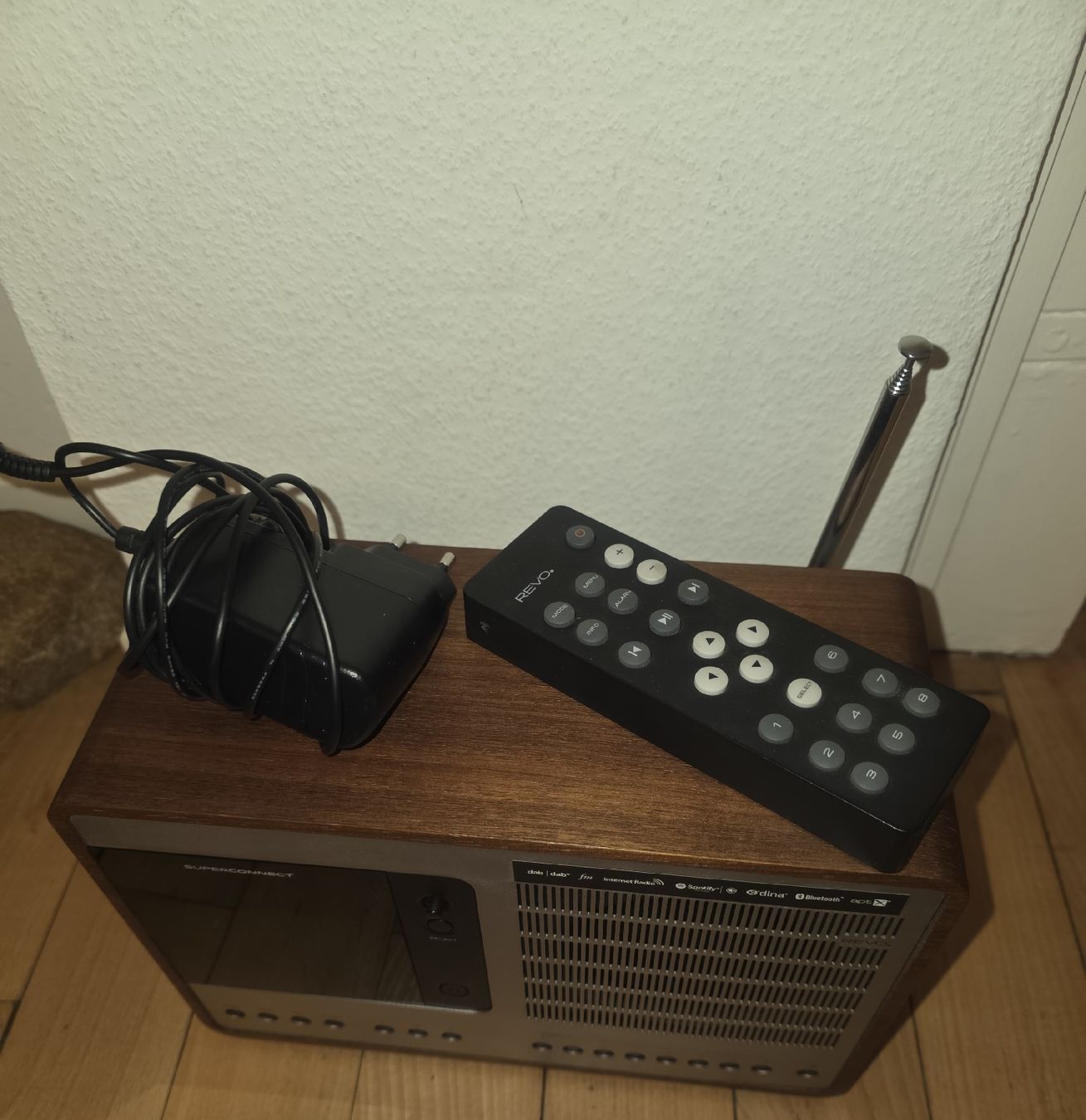 Revo Radio: Revo SuperConnect Radio, comme neuf. – Nuovo (secondo la descrizione) da Tecknau venduto da Anadias 4