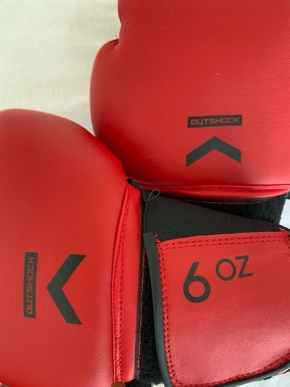 Decathlon Guanti & manicotti: Gants de boxe rouges et noirs decathlon – Usato da St-Blaise venduto da Windy2 2