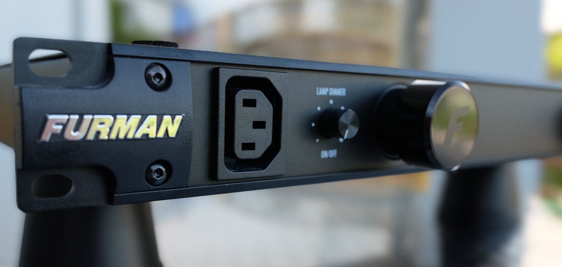 Alimentazione elettrica: Furman PL-8C E Racknetzverteiler und Netzfilter – Usato da Basel venduto da PondstreetStudios