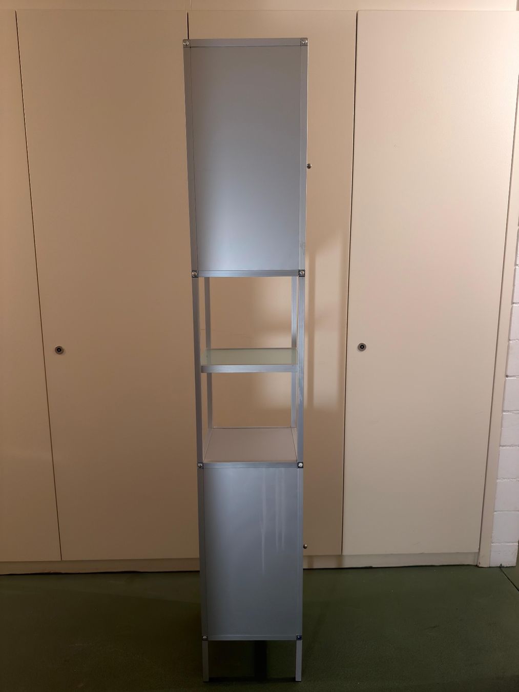 Armadi: Schmaler Vitrinenschrank mit Milchglas – Usato da Au ZH venduto da bpu_sp7d 5