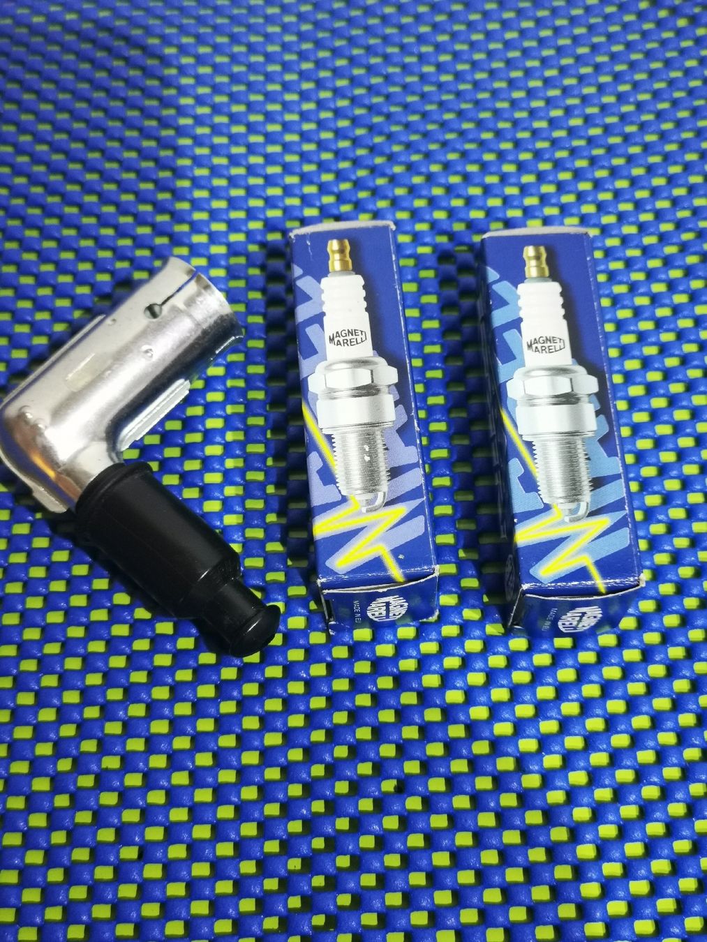 Tutti i ricambio per moto: BERU Zündkerzenstecker & 2 Zündkerzen - Neu – Nuovo (secondo la descrizione) da Crissier venduto da froerli