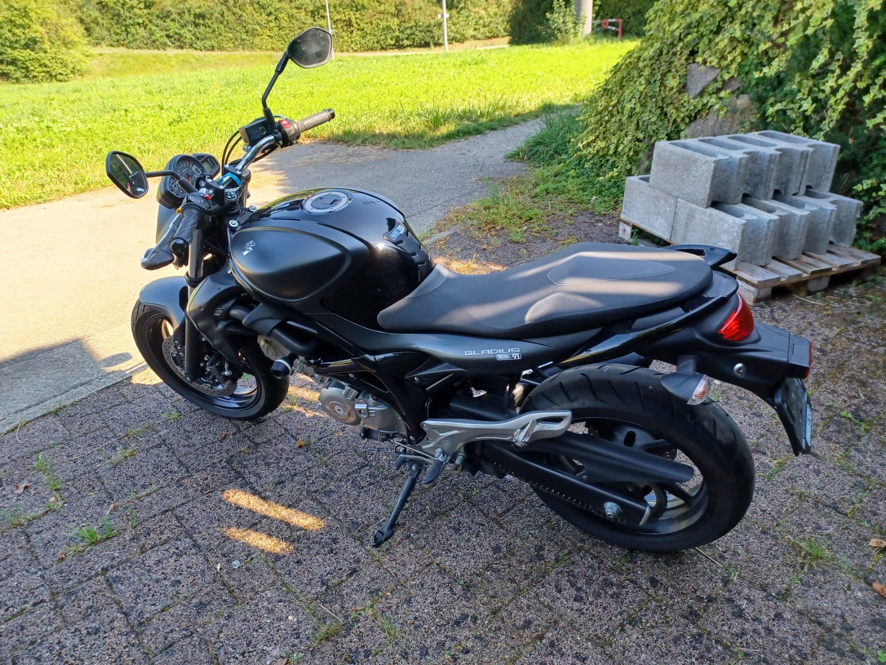 Suzuki Strada: Suzuki Gladius SFV 650A – Usato da Embrach venduto da m.pfeifer 2
