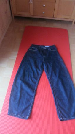 Joli jeans NEUF 40 BERSHKA