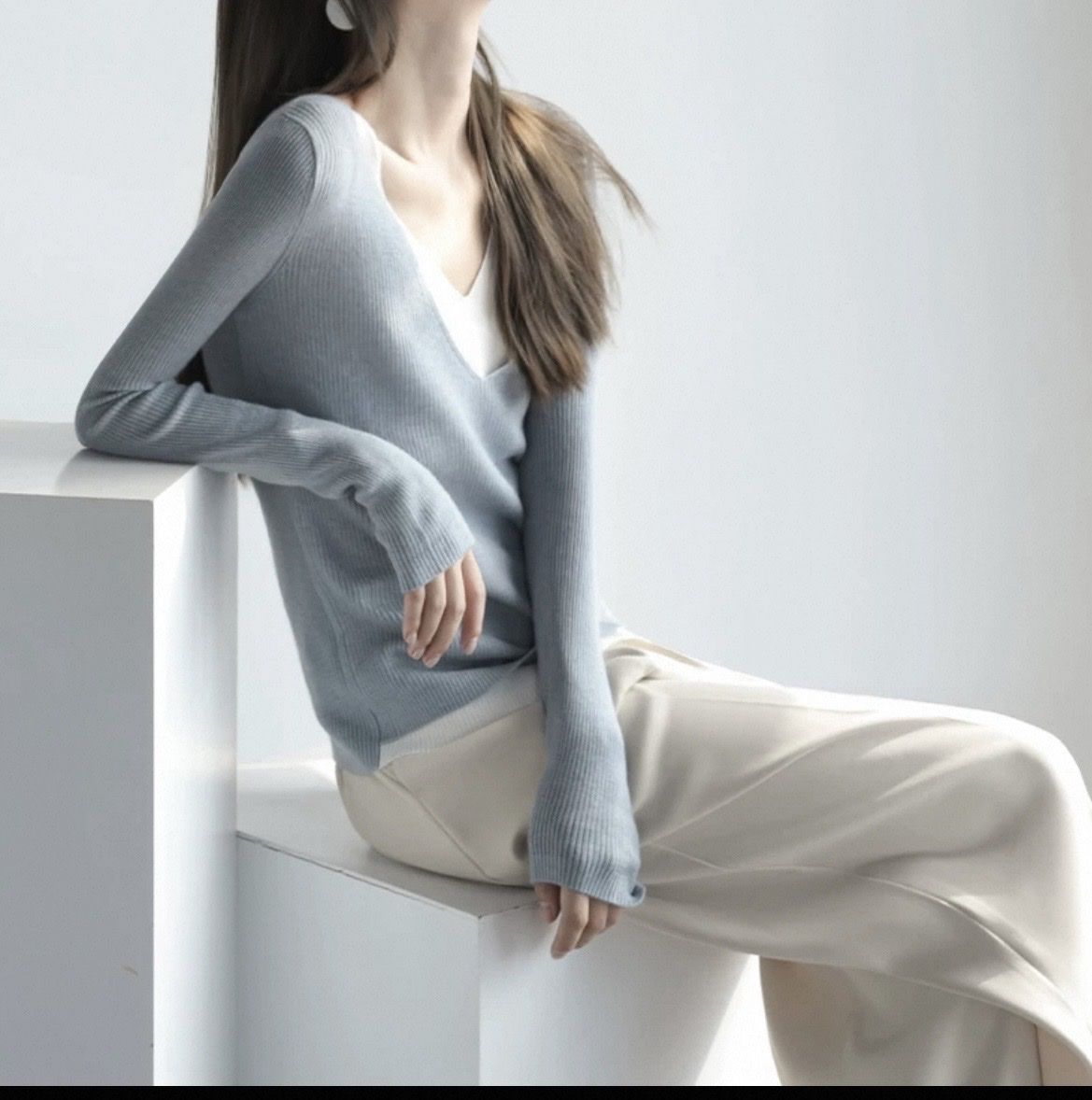 Top: Comfy wool silk blend  Top with V-Neck s – Nuovo (secondo la descrizione) da Basel venduto da 550_ckp6 1