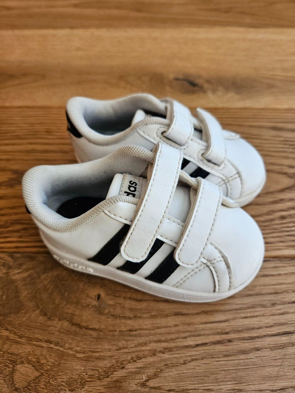 Adidas Scarpe per ragazzi: Kinderschuhe Grösse 20 Adidas – Usato da Winterthur venduto da dobeh