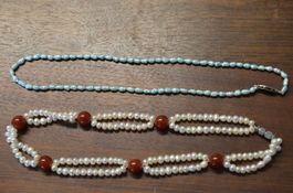 2 colliers en perles de culture d'eau douce
