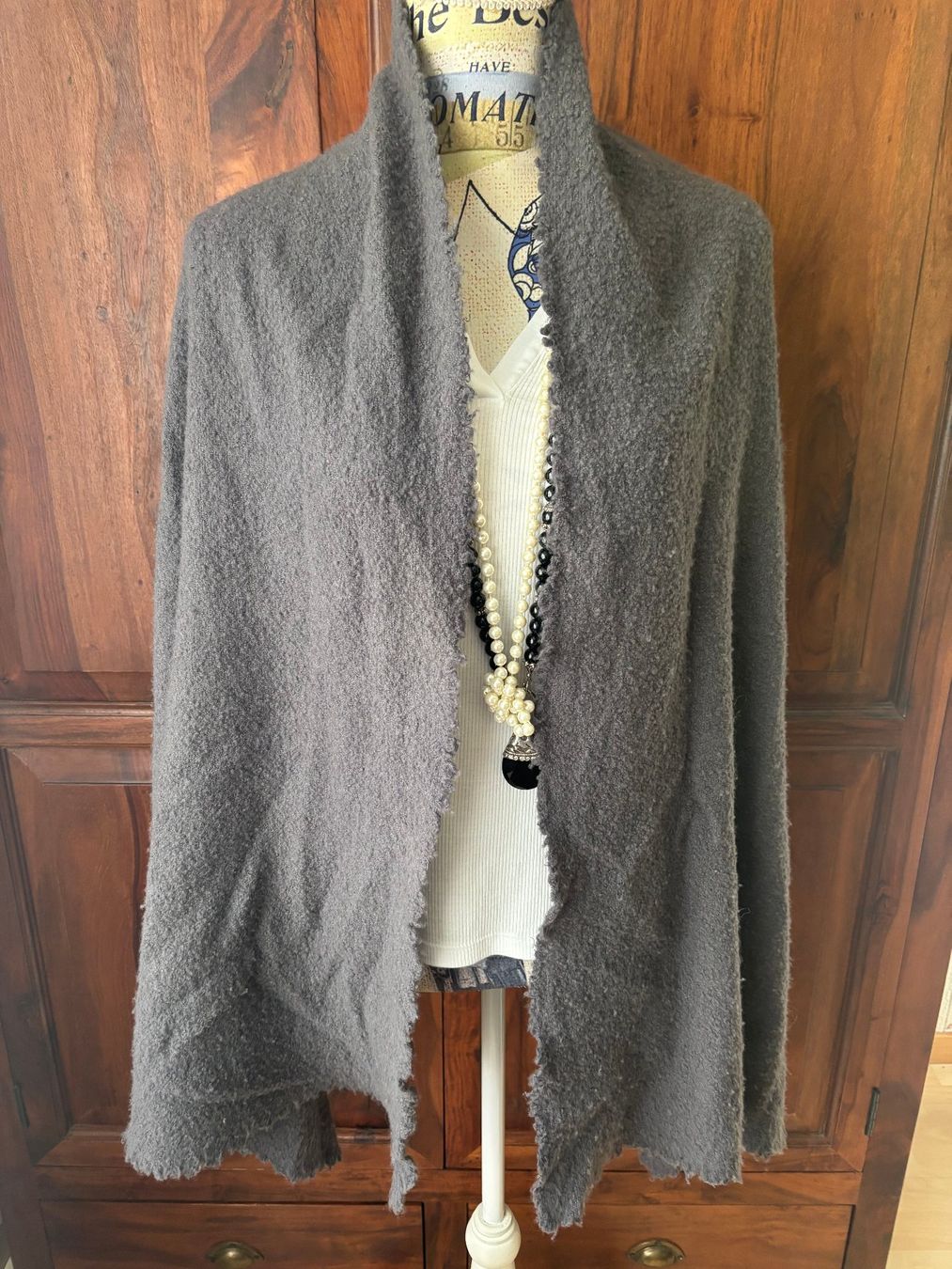 Faliero Sarti Foulard & Sciarpe: FALIERO SARTI Schal grau – Usato da Merishausen venduto da yourdream