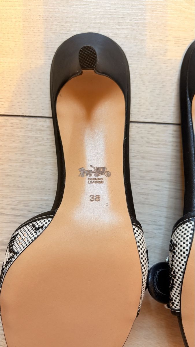 Coach Chaussures hommes: Black coach kitten heels – Neuf (Voir description) à Oberriet SG par pin_wv7r 2