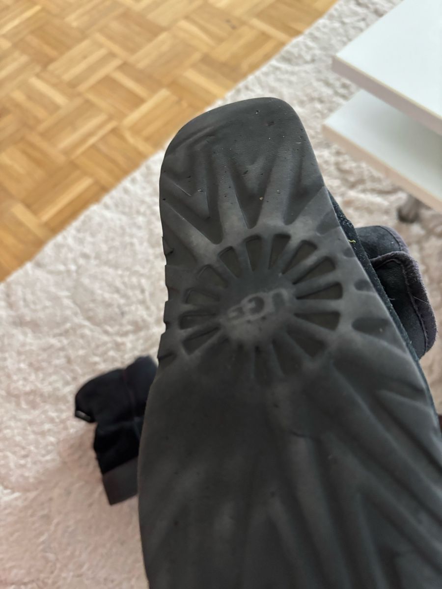 Ugg Damenschuhe: UGG TAILLE 38 – Gebraucht aus Brügg BE von rah_mqh8 4