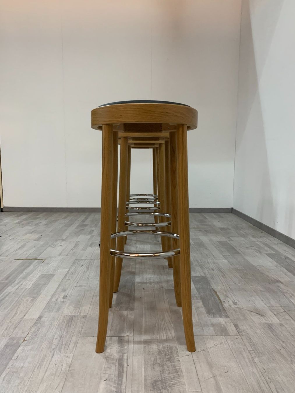 Horgen Glarus Sgabelli: Horgenglarus Barhocker select 11-373 – Nuovo (secondo la descrizione) da Zürich venduto da ZuercherBrockenhaus 6