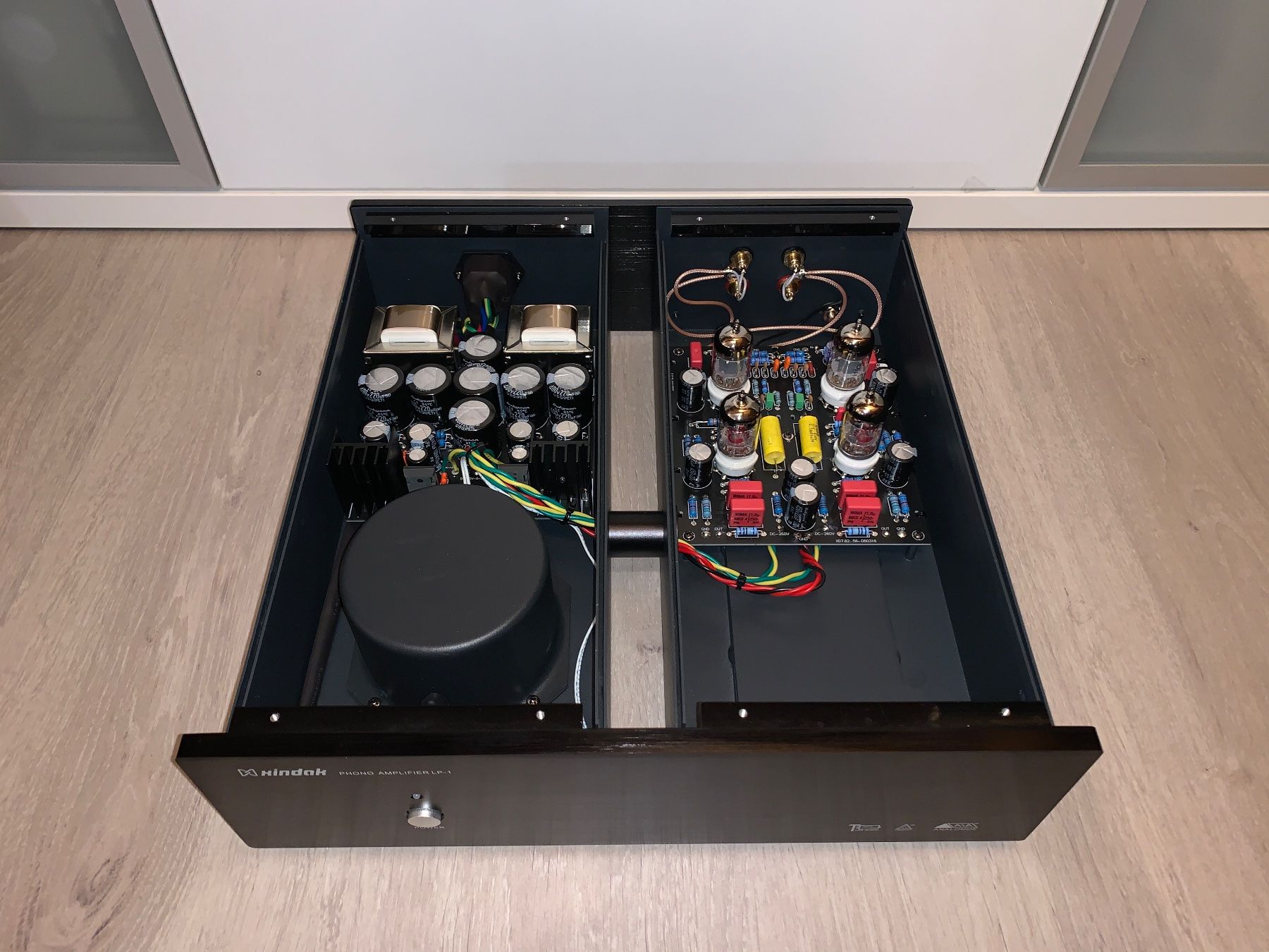 Amplificatori: Phono Verstärker Xindak LP-1 - Traumgerät 9kg – Nuovo e nell'imballaggio originale da Rosshäusern venduto da HighendSolutions 1