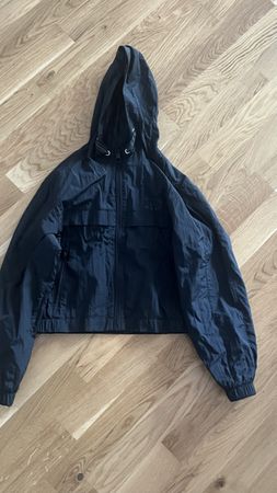 Stylische Übergangsjacke mit Kapuze, Grösse 140 Schwarz