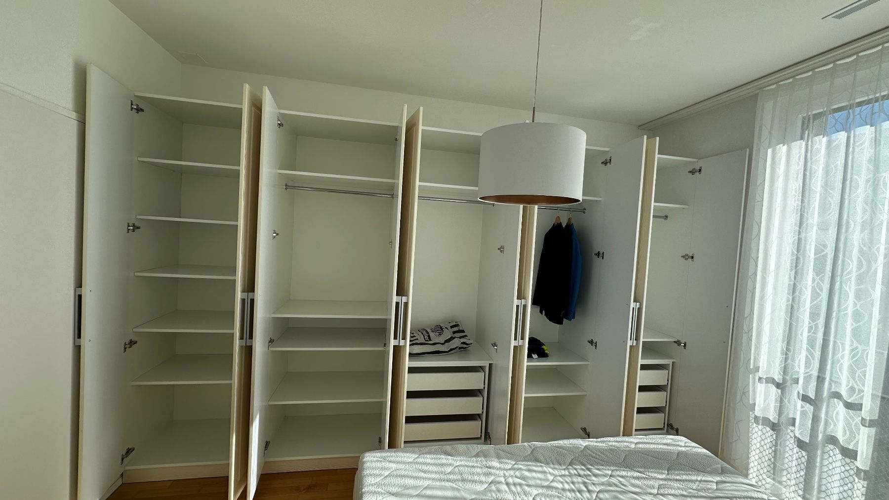 Schränke: Grosser Kleiderschrank weiss – Gebraucht aus Wallisellen von Driton-PR 5