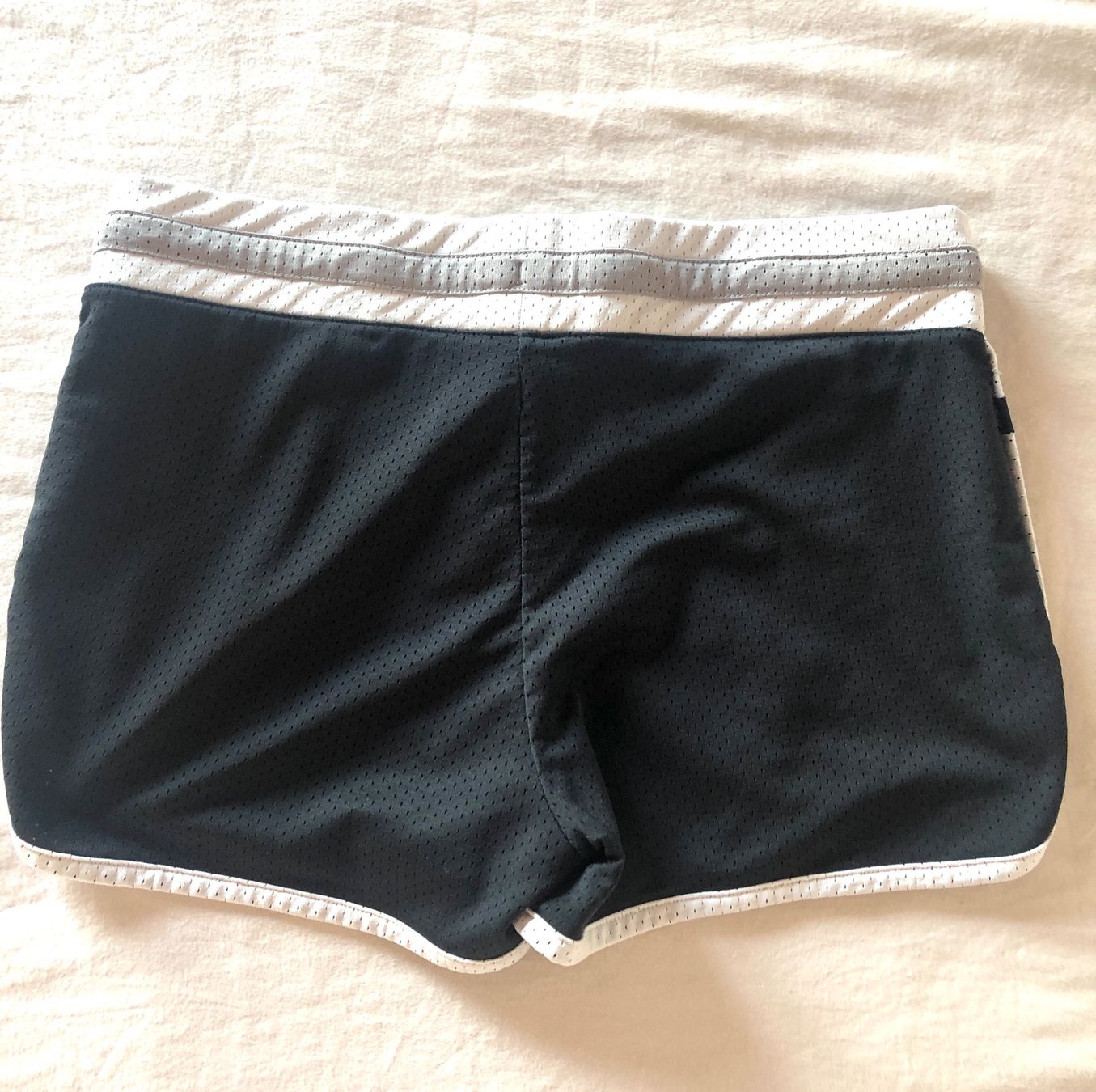 Nike Pantaloni: Schwarze Nike-Shorts S – Usato da Agno venduto da hibikama 4