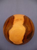 Holzkugel aus Nussbaumholz