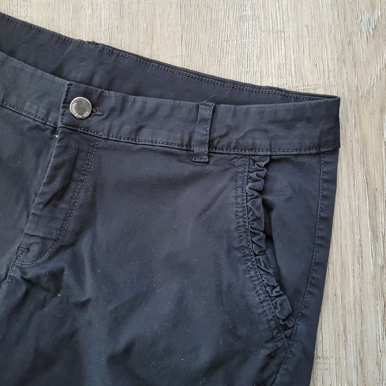 Pantaloni: schwarze Shorts 42 – Usato da Niederbuchsiten venduto da klengyel 1