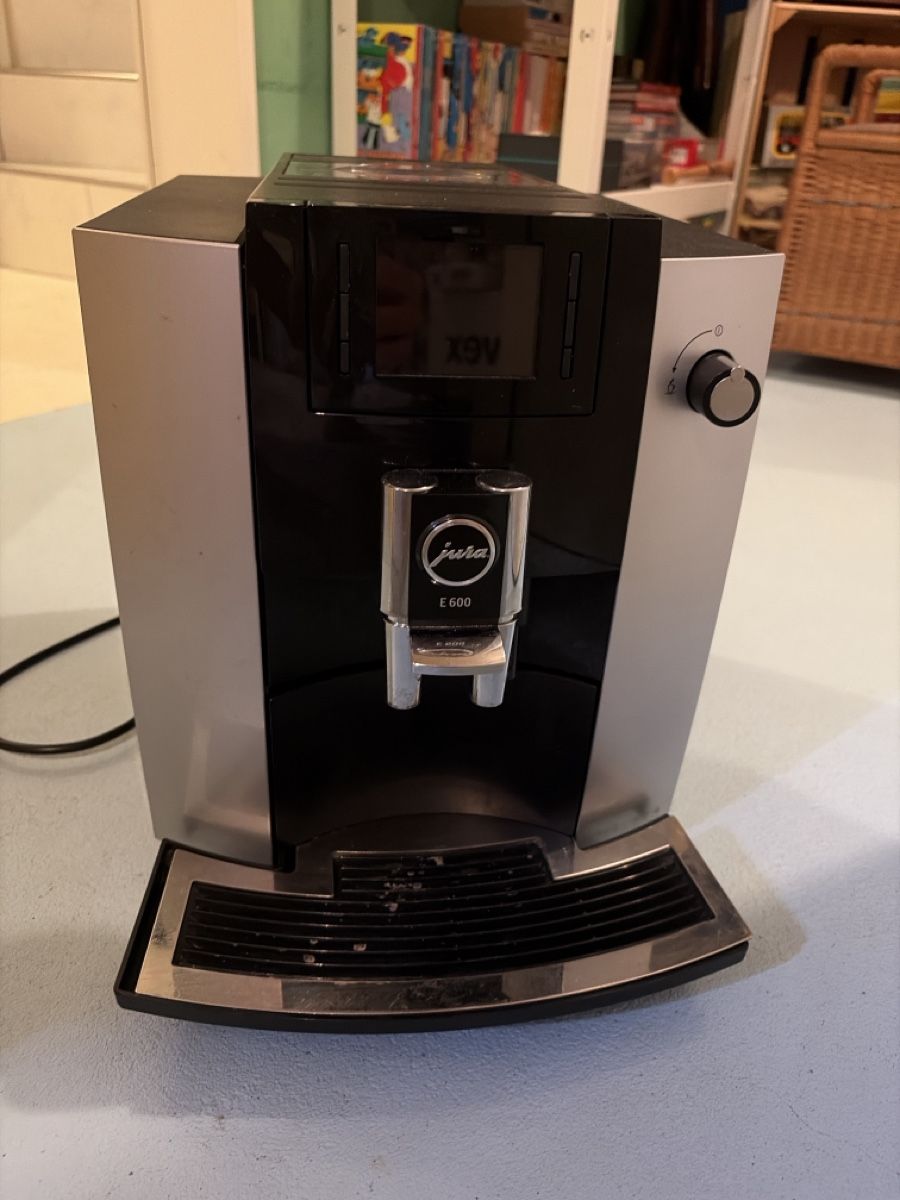 Jura Macchine per caffè & Macchine per espresso: Jura E600 – Usato da Root venduto da 156500