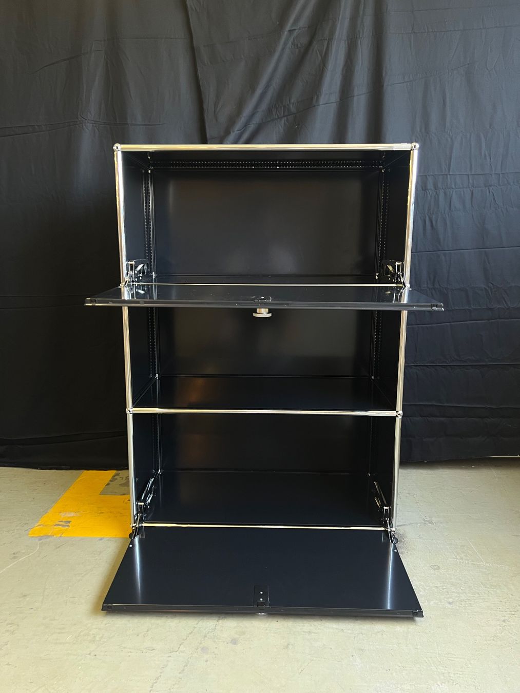 USM Scaffali: USM Haller Sideboard schwarz – Usato da Luzern venduto da B-R 5