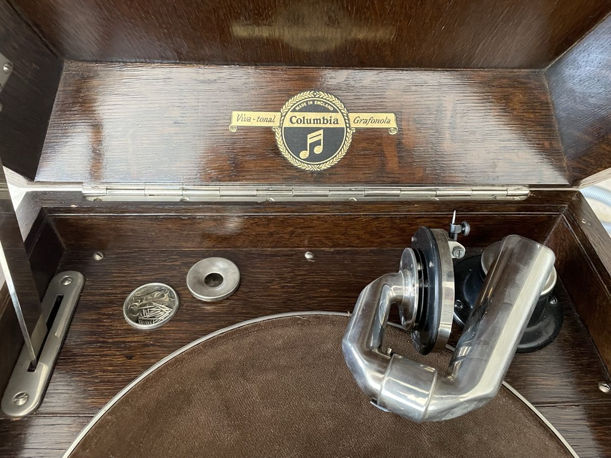 Columbia Tourne-disques: Grammophon mit Schallplatten – D'occasion à Schaffhausen par wunderpraechtig 1