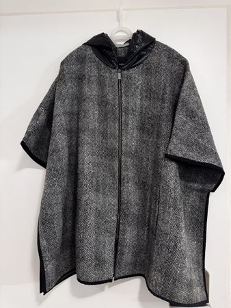 Fabiana Filippi Cape Gr. M, Schurwolle, Zustand NEU!