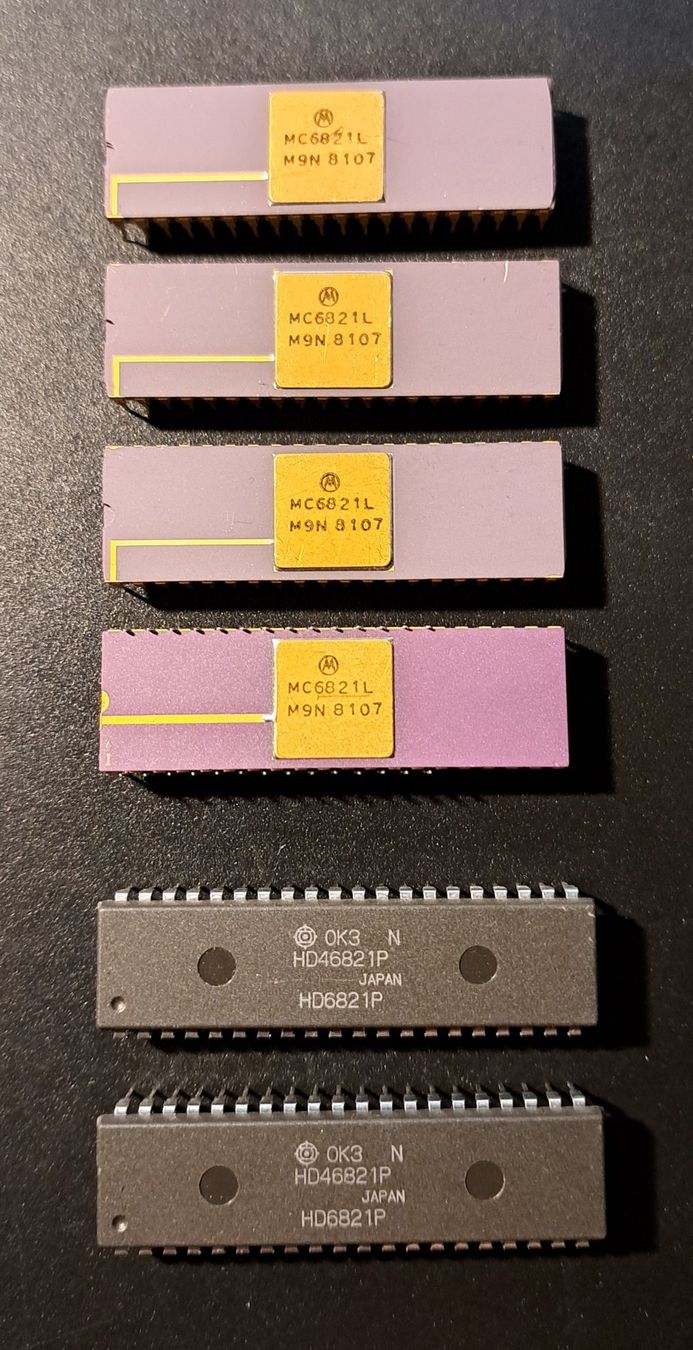 Componenti elettronici: ***** MC6821L or HD46821P : PIA peripheral interface adapter – Nuovo e nell'imballaggio originale da Villaz-St-Pierre venduto da Ubid